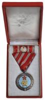 1954. "Munka Érdemérem" zománcozott Br kitüntetés mellszalagon, szalagsávval és miniatűrre...