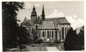 Kassa, Kosice; Erzsébet székesegyház és Mihály kápolna, kiadja a Kassai Dohánynagyáruda / Cathedral with chapel