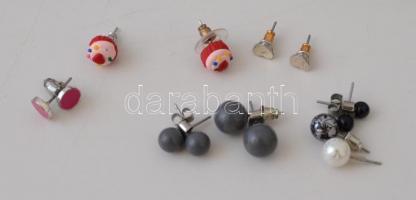 Kis bizsu tétel gyűrűkkel, fülbevalókkal, karkötővel, szövet borítású szép ékszertartó dobozkában