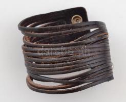 Kis bizsu tétel gyűrűkkel, fülbevalókkal, karkötővel, szövet borítású szép ékszertartó dobozkában