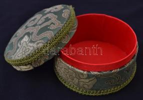 Kis bizsu tétel gyűrűkkel, fülbevalókkal, karkötővel, szövet borítású szép ékszertartó dobozkában