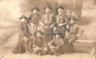 1930 A 851. Szécsi Dezső cserkészcsapat, &#039;Rigó&#039; örs / The Hungarian 851th &#039;Szécsi Dezső&#039; Scout Group&#039;s, &#039;Blackbird&#039; squad, photo (b)