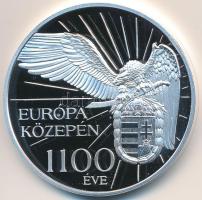 Kósa István (1953-) 2000. "Európa Közepén 1100 éve" Ag emlékérem dísztokban, tanúsítvánnyal (31,1g/0.999/42,5mm) T:PP