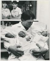 cca 1987 Szolnok, hármas ikrei születtek a jászberényi Hamar házaspárnak, vintage hírfotó, 22x18 cm