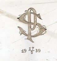 1939 svéd monogrammos ezüstözött alpakka tálca, jelzett, " Vellinge" felirattal, szőlő min...