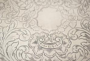 Ezüstözött réz tálca, jelzett, 34×27 cm