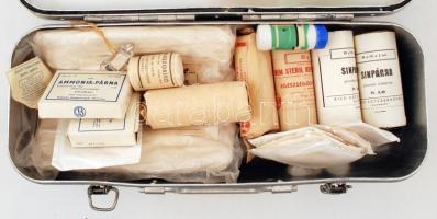 Retró alumínium elsősegélydoboz, benne felszereléssel, 43×17×15 cm