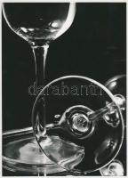 cca 1985 Molnár-Csikós Virág: Üveg tárgyak, jelzés nélküli vintage fotóművészeti alkotás, 23x17 cm