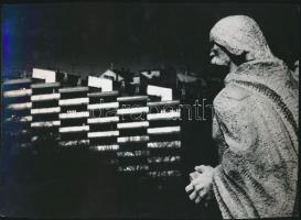 cca 1977 Gebhardt György (1910-1993): Városi táj, aláírt vintage fotóművészeti alkotás, 17,5x24 cm