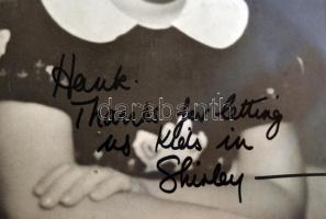 Shirley Temple  (1928- 2014) amerikai gyermekszínész, énekes, táncos saját kezű aláírása egy a művés...