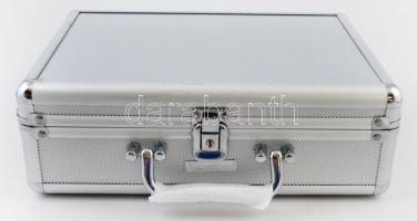 Leuchtturm típusú érmetartó koffer, benne 6db tálca (2x16;2x20;2x24 férőhelyesek), dobozában, újszer...