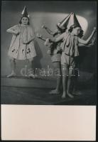 cca 1935 Leichtner Erzsébet vintage fotója Szentpál Olga gyermek tánccsoportjának tagjairól, pecséttel jelzett, képméret 12x12 cm, 17x12 cm-es fotópapíron
