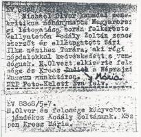 cca 1965 Michael Olver és felesége könyveket ajándékoz Kodály Zoltánnak, feliratozott fotó, 18x24 cm