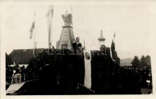 1943 Visk, Vyshkovo; a Turul-emlékmű avatása július 11-én (az emlékművet 1945-ben lebontották) / inauguration of the Turul statue on the 11th July, the statue was demolished in 1945, photo