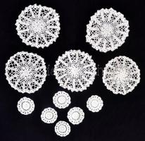 Csipke terítők,  11db , különböző méretben, d:18-28cm, +6db poháralátét, d:7cm
