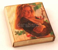 Vetkőző hölgyek, erotikus gyufásdoboz, 6x5cm
