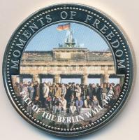 Libéria 2001. 10$ "Szabadság pillanatai- A Berlini Fal lebontása 1989." multicolor, tanúsítvánnyal T:PP ujjlenyomat, felületi karc Liberia 2001. 10 Dollars "Moments of Freedom - Fall of the Berlin Wall 1989." multicolor with certificate C:PP fingerprints, slightly scratched