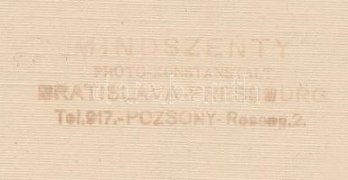 cca 1910-1915 Kislány műtermi fotója, kartonra kasírozott fotó, pecséttel jelzett, 18x14 cm, karton ...