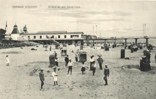 Miedzyzdroje, Misdroy; Strand an der Seebrücke / beach
