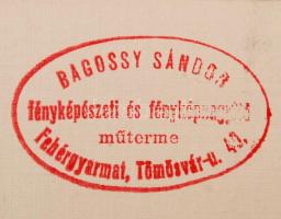 cca 1920 Kikocsizás előtt, Bagossy Sándor Fehérgyarmati műterméből, fotó kartonra kasírozva, 16x23cm