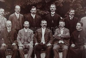 1911 Késmárk Evangélikus Gimnázium 10 éves érettségi találkozójának fényképe kartonra kasírozva, (ka...