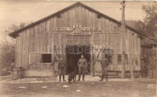 K.u.K. Trainmaterial Fassungsstelle des XIX. korps, Oberleutnant Klein / Austro-Hungarian military depot of the 19th Corps, First Lieutenant Klein with two soldiers (EK)