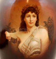 Díszváza babérkoszorús nő portréjával, matricás, jelzés nélkül, kopás nyomokkal, m:27 cm