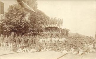 A K.u.K. hadsereg egyik százada(?) egy vasútállomáson / A company(?) of the Austro-Hungarian Army at the trainstation, photo