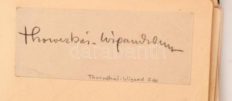 Petrich Kató (Petneki Jenőné) festőművész (1908-1987) aláírásgyűjteménye. 48 színész, politikus és m...