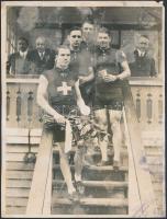 cca 1920 Dán kerékpárverseny győztesei nagyalakú sajtófotó / Danish bycicle race large press photo with slight damage..19x24 cm