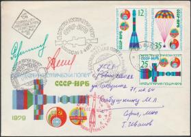 1979 Nyikolaj Rukavisnyikov (1932-2002) szovjet és Georgij Ivanov (1940- ) bolgár űrhajósok aláírásai emlékborítékon, 1979 Signatures of Nikolay Rukavishnikov (1932-2002) Soviet and Georgiy Ivanov (1940- ) Bulgarian astronauts on memorial envelope