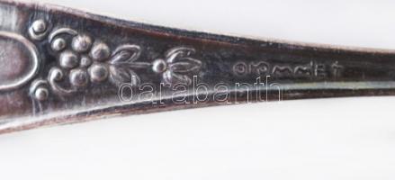 Filigrán szovjet fűszertartó, jelzett, kis kanállal, eredeti dobozában, üveg betéttel, m:7 cm