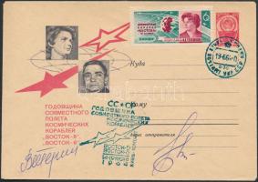 Valerij Bikovszkij (1934- ) és Valentyina Vlagyimirovna Tyereskova (1937- ) orosz űrhajósok aláírásai emlékborítékon /  Signatures of Valeriy Bikovskiy (1934- ) and Valentina Tereshkova (1937- ) Russian astronauts on envelope