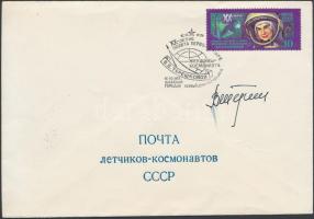 Valentyina Vlagyimirovna Tyereskova (1937- ) orosz űrhajós aláírása emlékborítékon /  Signature of Valentina Tereshkova (1937- ) Russian astronaut on envelope