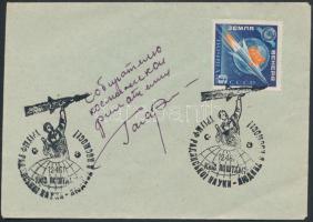 Jurij Alekszejevics Gagarin (1934-1968) saját kezű aláírása borítékon /  Autograph signature and words of Yuriy Alekszeyevich Gagarin (1934-1968) on envelope