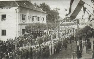 1940 Barót, Baraolt; bevonulás, ünneplő tömeg, Isten hozott / entry of the Hungarian troops, celebrating masses, photo