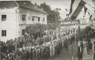 1940 Barót, Baraolt; bevonulás, ünneplő tömeg, 'Isten hozott' / entry of the Hungarian troops, celebrating masses, photo