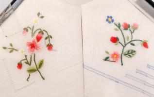 Rund kézi hímzéssel díszített zsebkenők(3 db), eredeti csomagolásában