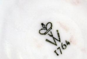 Wallendorf erdei jelenetes porcelán cukorka tartó, matsicás, kis kopással, tetején kis mázhibával, d...