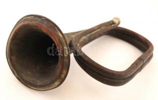 Antik réz kürt, fém fújó rész jelzett (Ambassador), horpadásokkal, h:36 cm