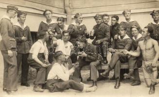 10 db 1920 és 1930 közötti fotó képeslap a Magyar Királyi Folyamőrség budapesti parancsnokságáról. C...