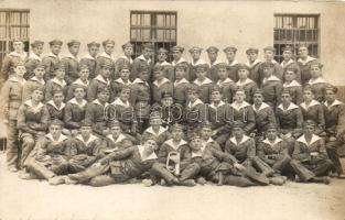 10 db 1920 és 1930 közötti fotó képeslap a Magyar Királyi Folyamőrség budapesti parancsnokságáról. C...