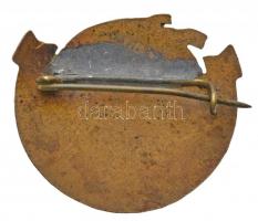 1960. "Kéményseprők versenye" zománcozott fém turista jelvény (25x23mm) T:2