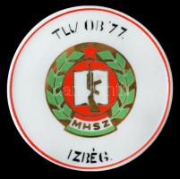 "MHSZ TLV OB '77, Izbég" feliratú Hollóházi porcelán plakett, matricás, jelzett, apró kopásnyomokkal, d: 9 cm