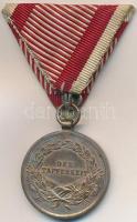 1914. "Ferenc József II. osztályú Ezüst Vitézségi Érem" ezüstözött fém kitüntetés mellszal...