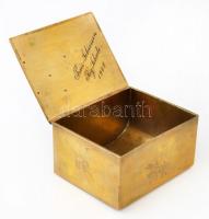 1900 Ezrediskolai céllövőverseny réz emlékdoboza, 10,5×8,5×5,5 cm
