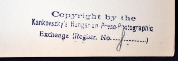 Kankowsky Ervin (1884-1945) pecséttel jelzett fotósorozata "Afrikai vadászatok" címmel. 22...