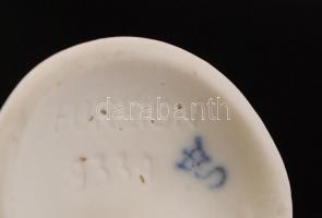 Kislány a virággal, jelzett, kézzel festett, biszkvit porcelán, hibátlan, m:11,5 cm