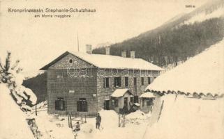 Monte Maggiore, Kronprinzessin Stephanie-Schutzhaus / alpine rest house in winter