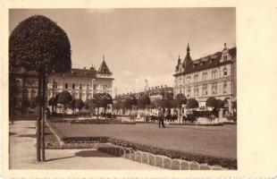 Győr, Városháza előtti tér, Vörös palota, Deák Ferenc utca, photo